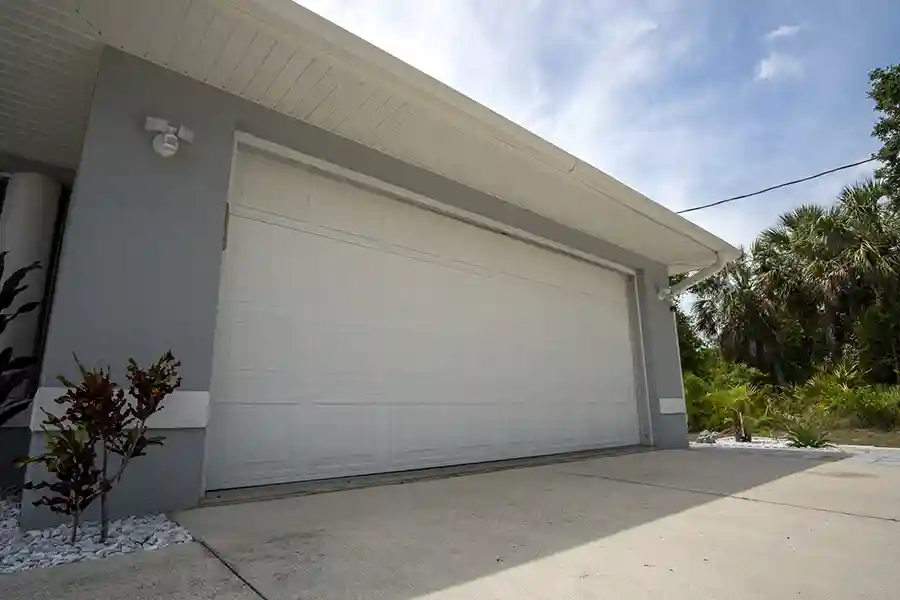 How Garage Door Painting Improves Curb Appeal Knoxville, TN How Garage Door Painting Improves Curb Appeal Knoxville, TN