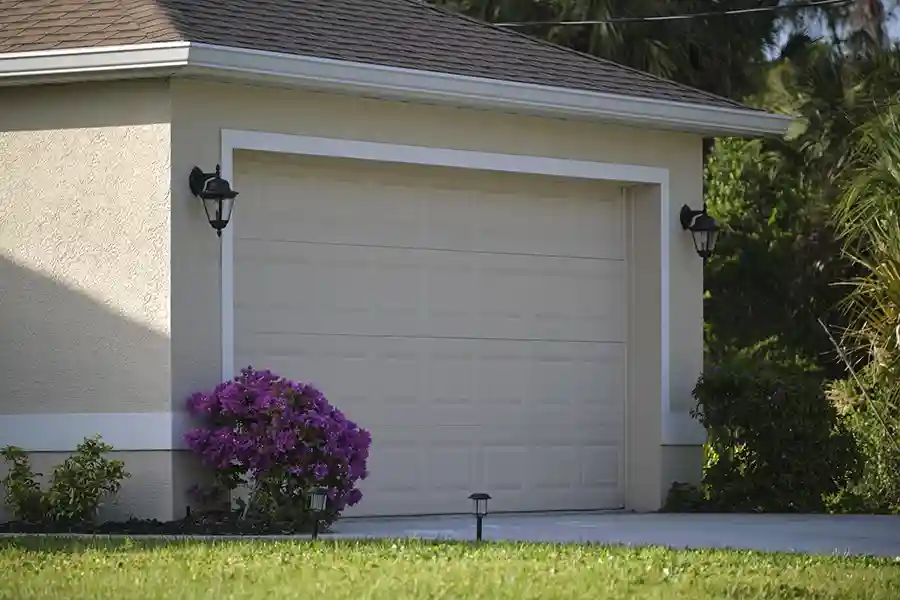 When To Schedule Garage Door Painting in Knoxville, TN When To Schedule Garage Door Painting in Knoxville, TN